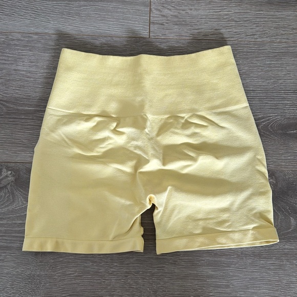 Lemonade Amplify Shorts - Picture 3 of 7